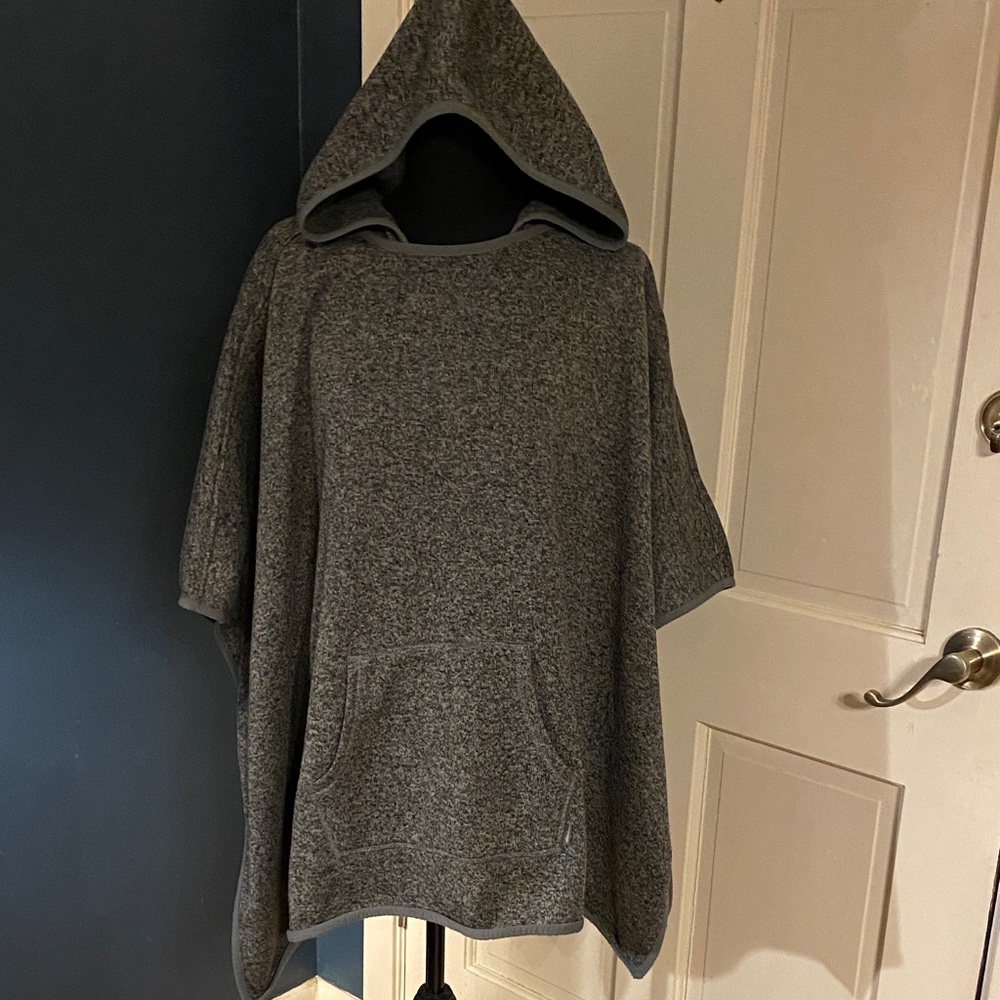 Woman’s Gray Hooded Poncho Sweater XL